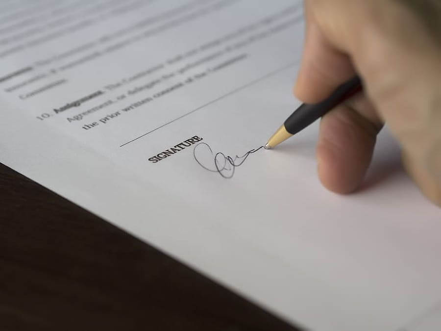 Digital signatures, how to choose the right algorithm, use cases and challenges
